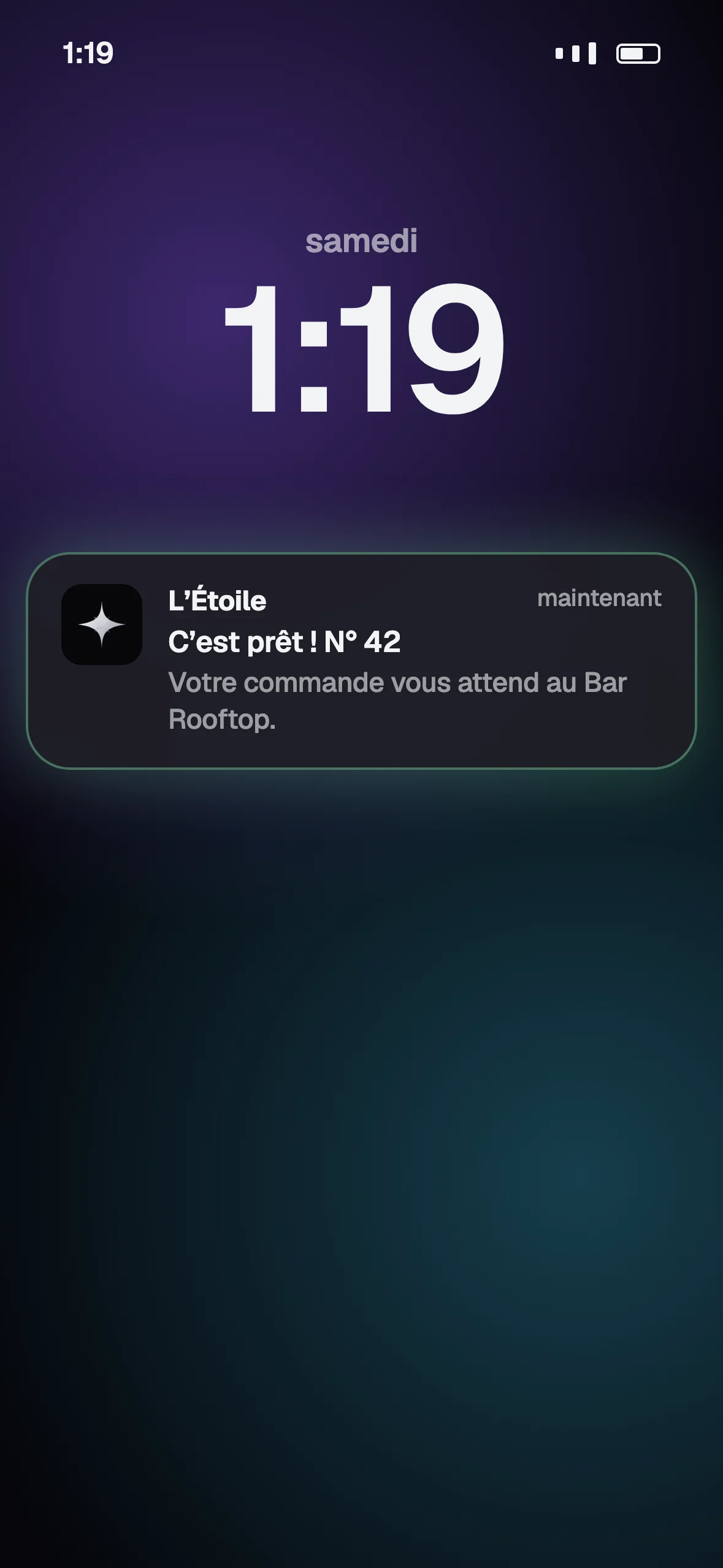 L’écran verrouillé du client : la notification « C’est prêt ! N° 42 », commande à récupérer au Bar Rooftop